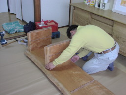 �A�����J���`�F���[�ꖇ�̃e���r�{�[�h�̑g�ݗ���