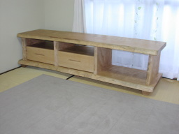 �A�����J���`�F���[�ꖇ�̃e���r�{�[�h