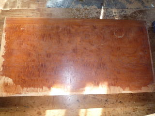 再生前のケヤキ一枚板の床板