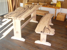 ���`�ꖇ�̃e�[�u���ƃx���`