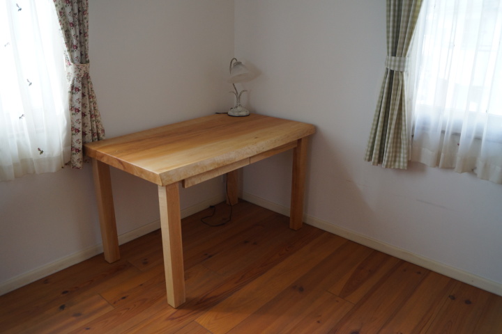 一枚板/無垢のダイニングテーブルとオーダー家具のきくら