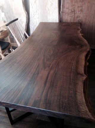 �N�����E�H�[���i�b�g�ꖇ�̃_�C�j���O�e�[�u��